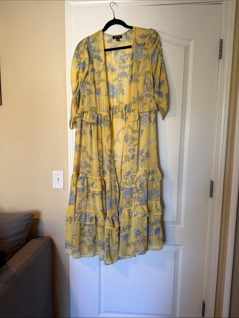 Torrid Flowy Yellow Floral Ruffle Maxi kimono, tie sleeves size 0